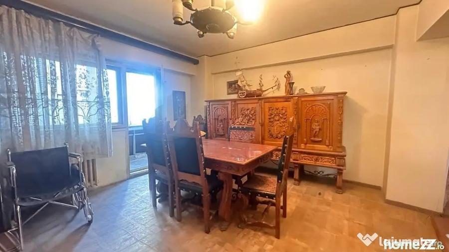 Apartament cu 4 camere decomandat în P-ța Romană