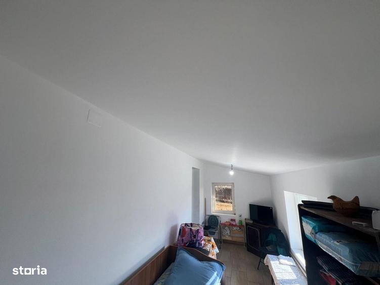 Casă cu 2 camere decomandat în Braniștea