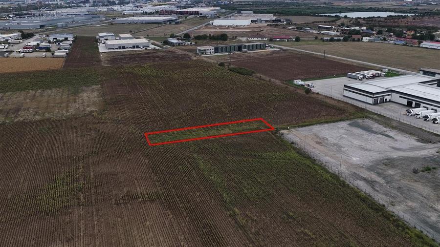 Teren Construcții intravilan de 2100 mp, în Vest