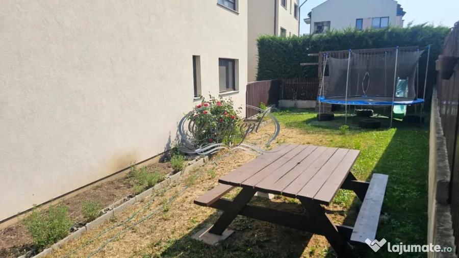 Apartament cu 3 camere semidecomandat în Europa