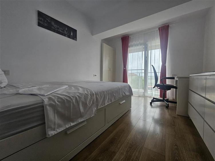 Apartament cu 3 camere semidecomandat, mobilat în Central
