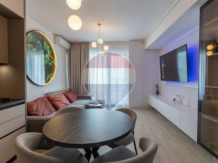 Apartament cu 2 camere decomandat, mobilat în Central