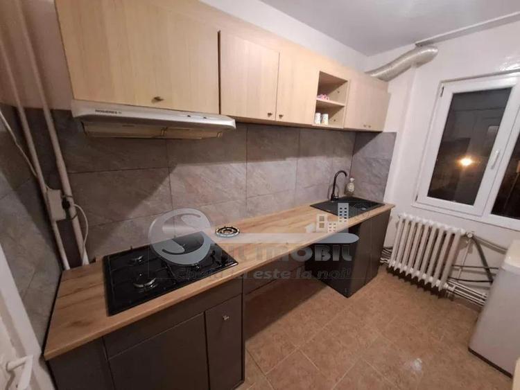 Apartament cu 3 camere semidecomandat în Tătărași