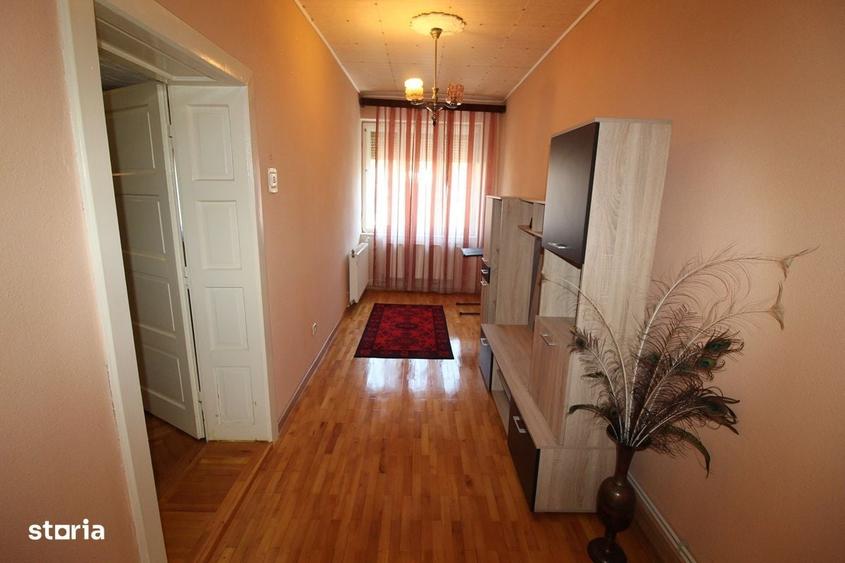 Casă cu 4 camere în Hunedoara