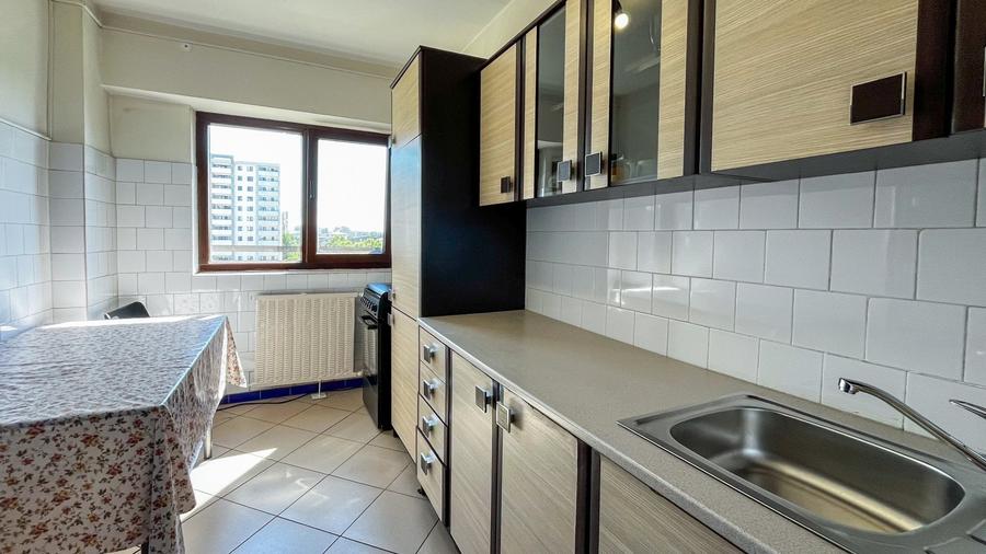 Apartament cu 3 camere semidecomandat, mobilat în Militari
