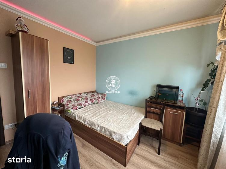 Apartament cu 3 camere decomandat în Gară