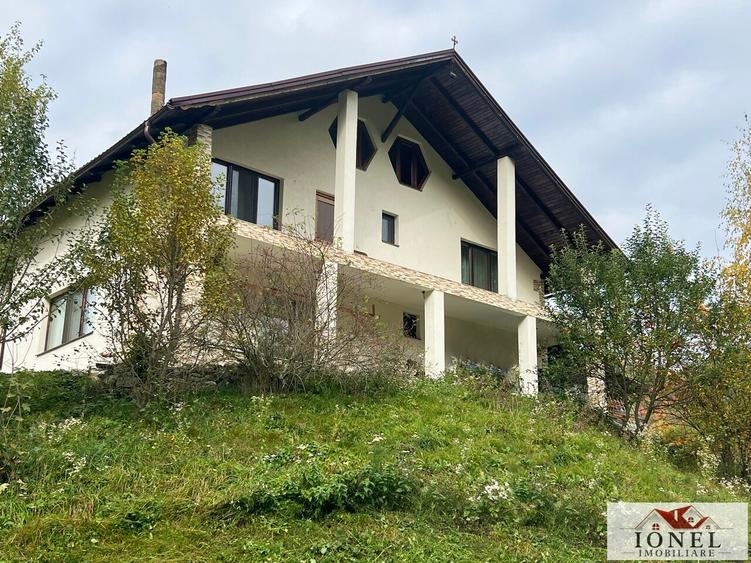 Casă individuală cu 7 camere cu Canalizare în Roșia Montană