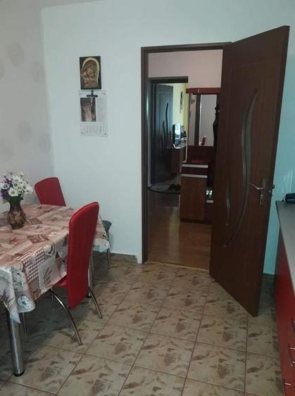 Apartament cu 4 camere decomandat, mobilat în Dârste