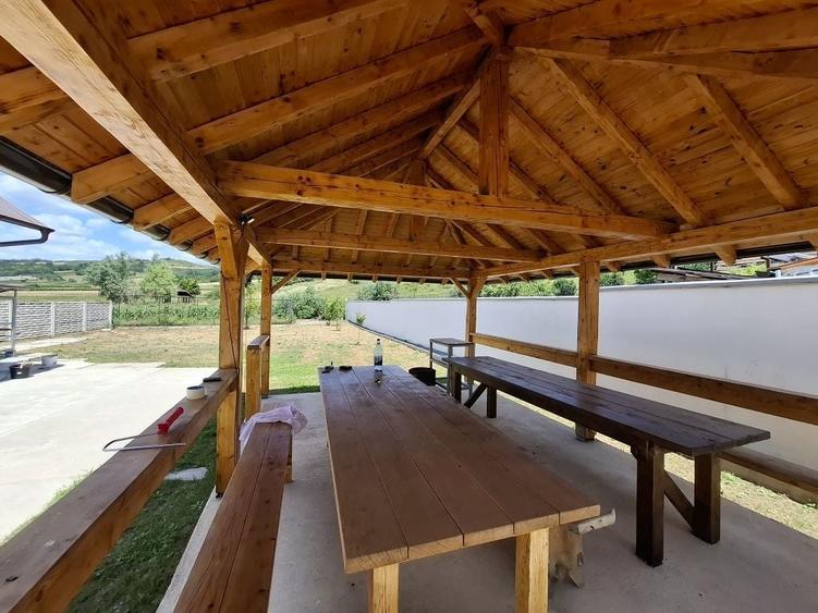 Casă cu 4 camere în Ceișoara
