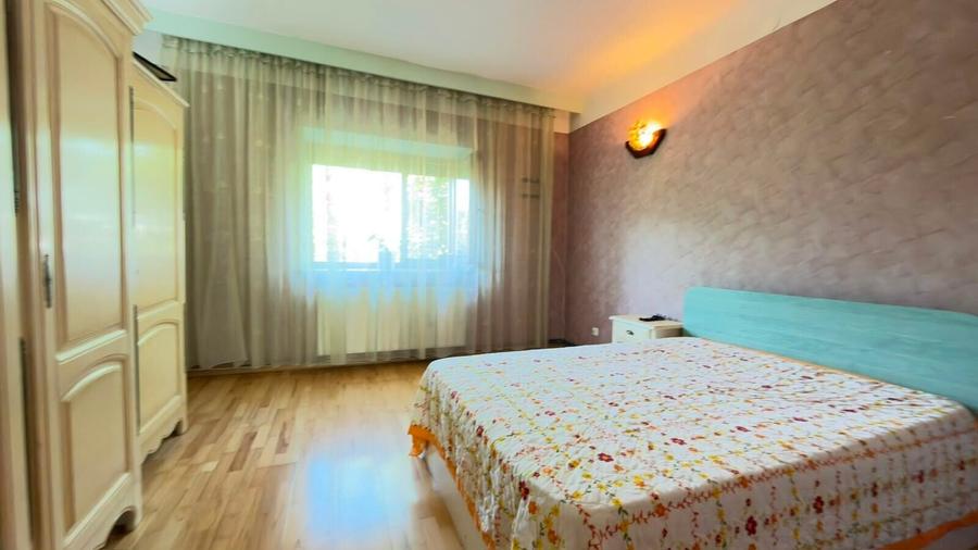 Apartament cu 3 camere decomandat, mobilat în Central