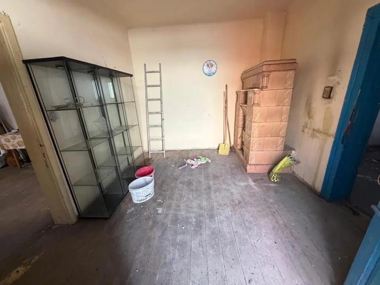 Casă cu 3 camere în Rahova