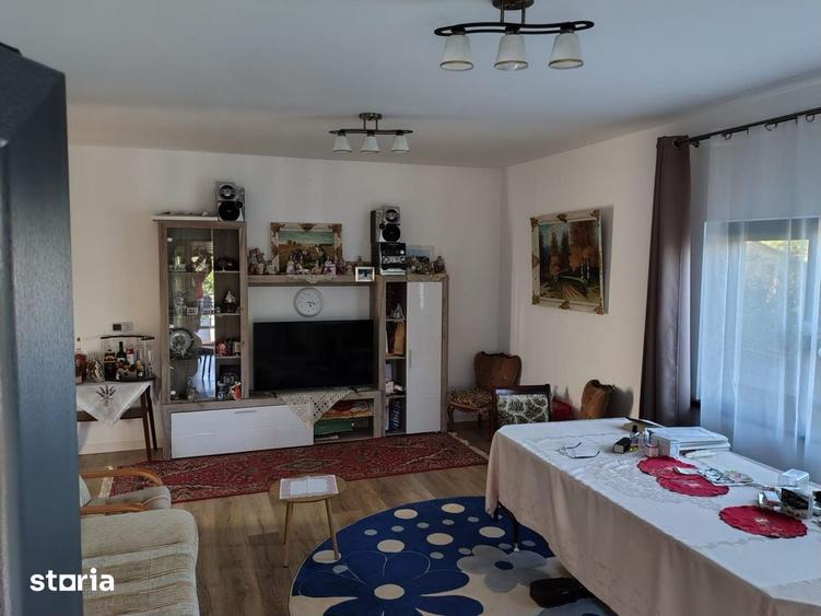 Casă cu 5 camere cu Teren 1300 Mp în Curtești