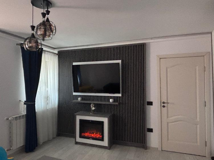 Apartament cu 3 camere decomandat în Săvinești