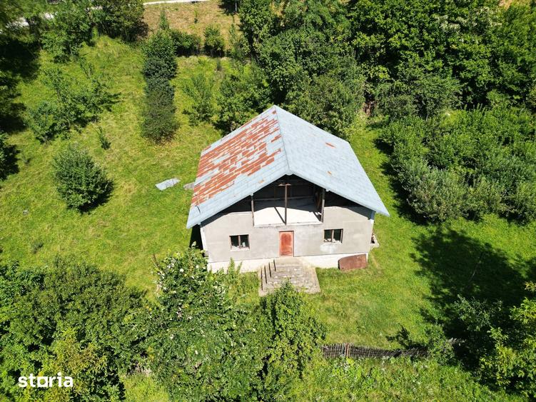 Teren de 3750 mp, în Iedera