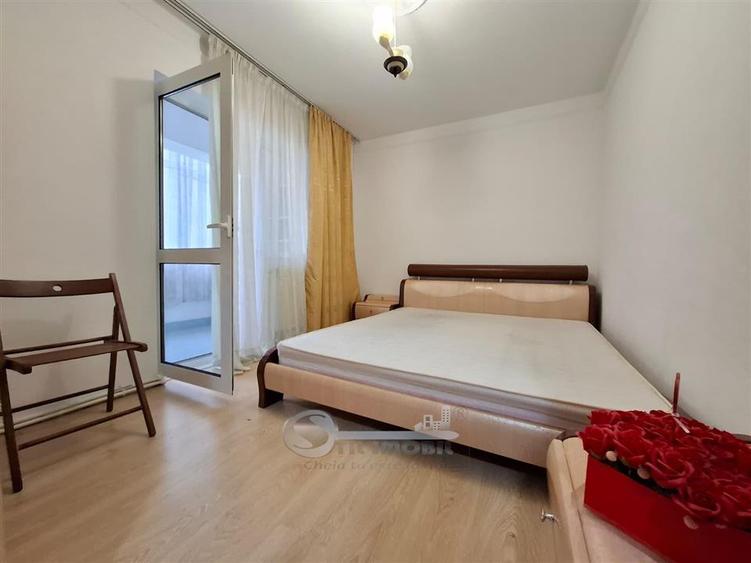 Apartament cu 3 camere decomandat, mobilat în Dacia