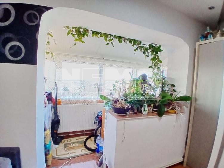 Apartament cu 5 camere decomandat, mobilat în Obcini