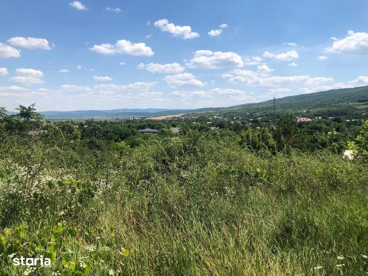 Casă cu 3 camere cu Teren 3700 Mp în Comarna