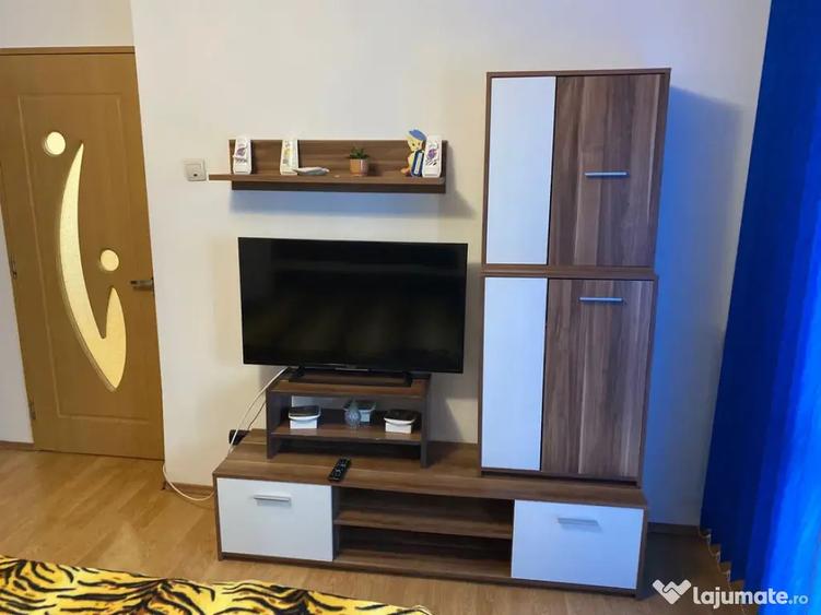 Apartament cu 4 camere decomandat în Central