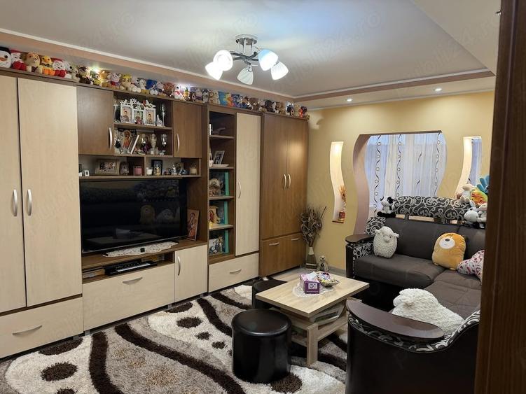 Apartament cu 2 camere decomandat în Exterior Vest