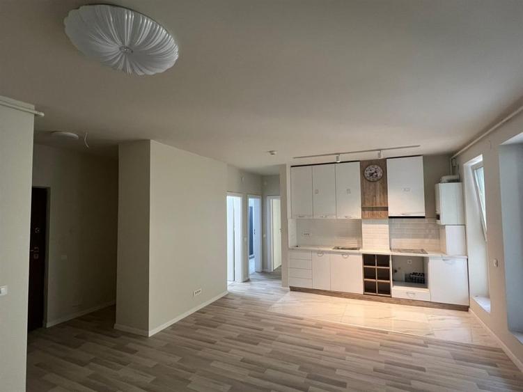 Apartament cu 3 camere semidecomandat în Grigorescu