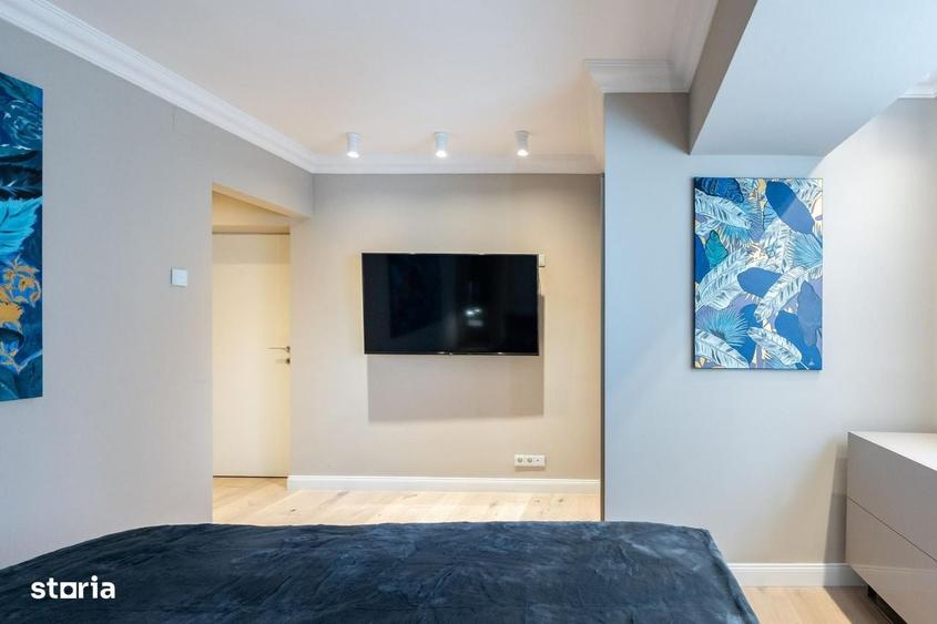 Apartament cu 4 camere decomandat în P-ța Victoriei
