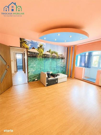 Apartament cu 3 camere semidecomandat în Rovine
