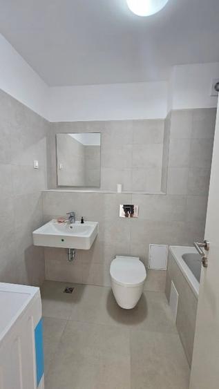 Apartament cu 3 camere decomandat, mobilat în Tractorul