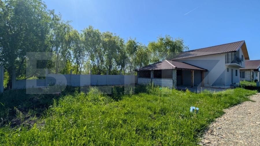 Casă individuală cu 4 camere cu Canalizare în Lazuri
