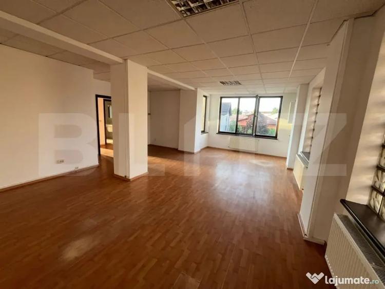Spațiu comercial, de 586 mp, în Micro 11