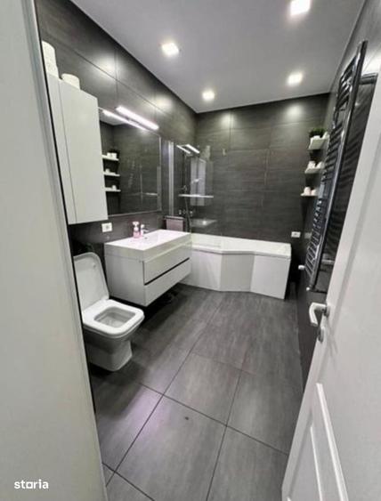 Apartament cu 3 camere decomandat în Titan