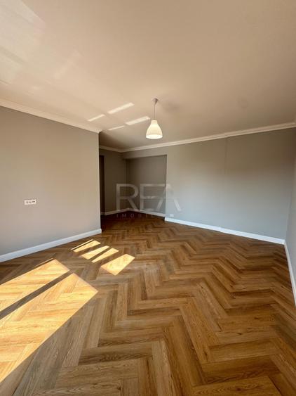 Apartament cu 3 camere decomandat în Aviației