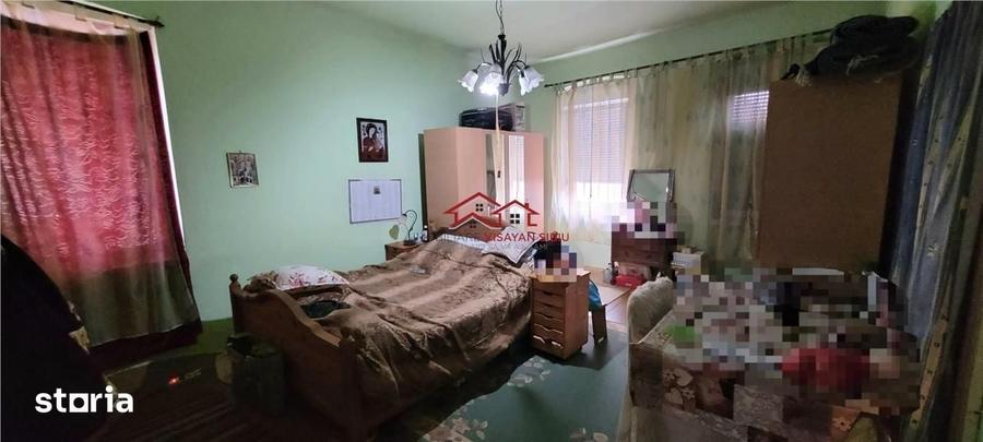 Casă cu 5 camere semidecomandat cu Teren 3190 Mp în Gârbova