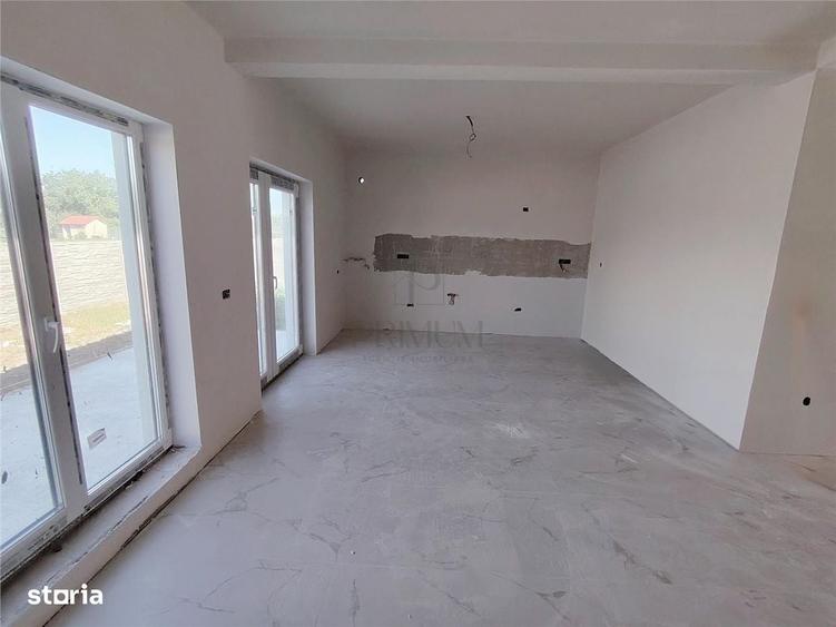 Casă cu 3 camere decomandat în Moșnița Nouă