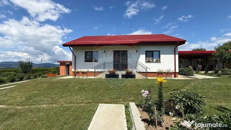 Casă cu 3 camere cu Teren 1667 Mp în Răcoasa