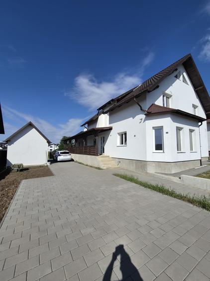 Casă cu 4 camere în Moara