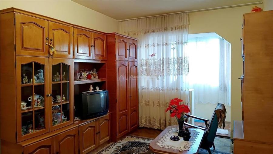 Apartament cu 2 camere semidecomandat în Moldova Nouă