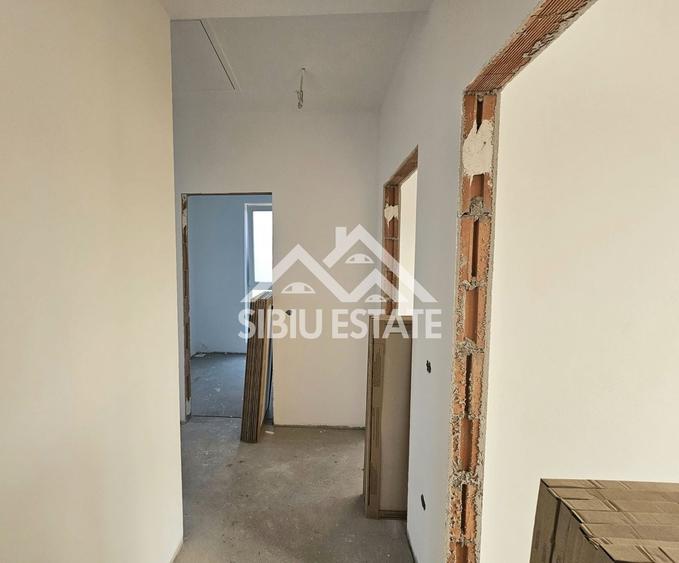 Casă individuală cu 5 camere cu Canalizare în Central