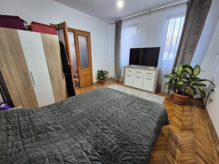 Casă cu 4 camere cu Canalizare în Central