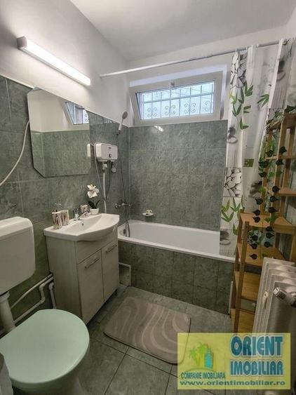 Apartament cu 3 camere semidecomandat în Tomis II