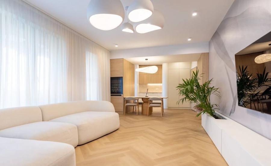 Apartament cu 3 camere semidecomandat, mobilat în P-ta Presei Libere