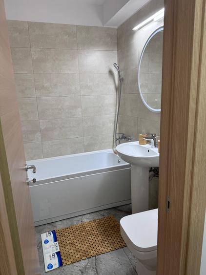 Apartament cu 2 camere semidecomandat în Tomis III