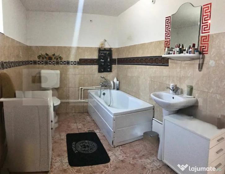 Casă cu 4 camere cu Teren 1200 Mp în Central
