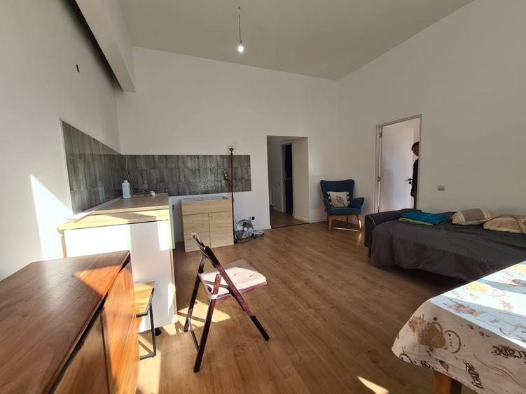 Apartament cu 3 camere decomandat, mobilat în Gară