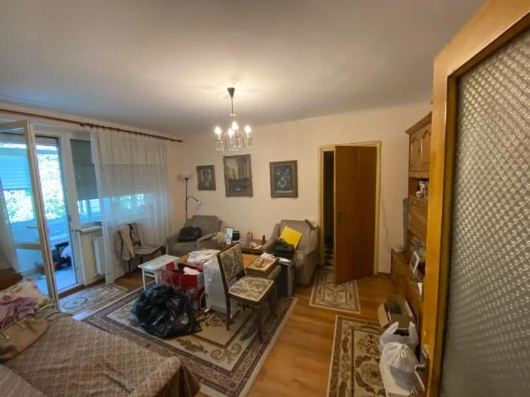 Apartament cu 3 camere semidecomandat în Vatra Luminoasă