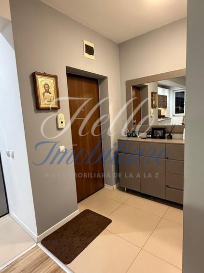 Apartament cu 3 camere semidecomandat în Florești