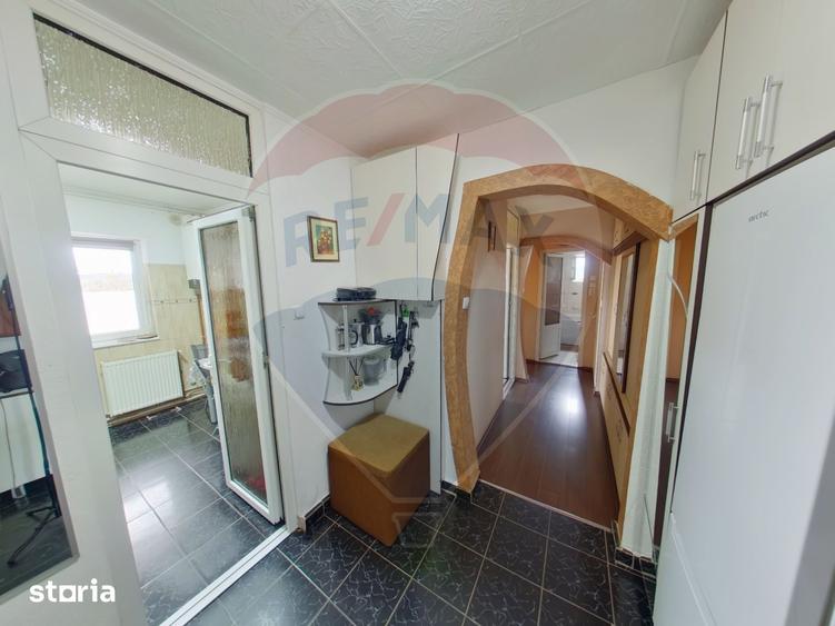 Apartament cu 3 camere decomandat, mobilat în Central