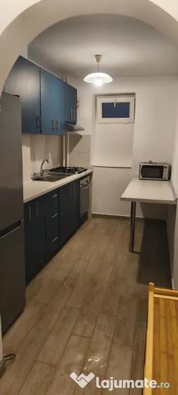 Apartament cu 2 camere semidecomandat în Tei