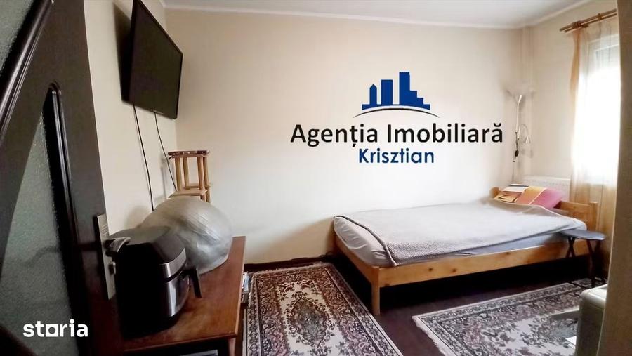 Apartament cu 3 camere semidecomandat în Burdea