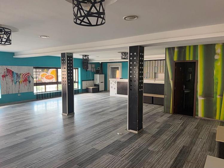 Spațiu comercial, de 320 mp, în Central