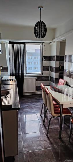 Apartament cu 4 camere decomandat în Micro 5